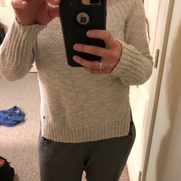 Hollister Crop Sweater! 👏🏼👏🏼 - Picture 6 of 7